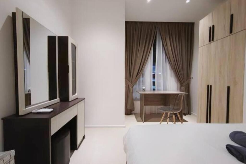 Mont Kiara Cozy 2 #2bedroom With Balcony #arcoris Pangsapuri