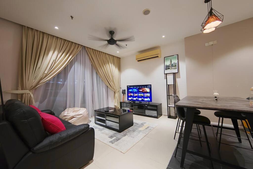 Pangsapuri Mont Kiara Cozy 2 #2bedroom With Balcony #arcoris