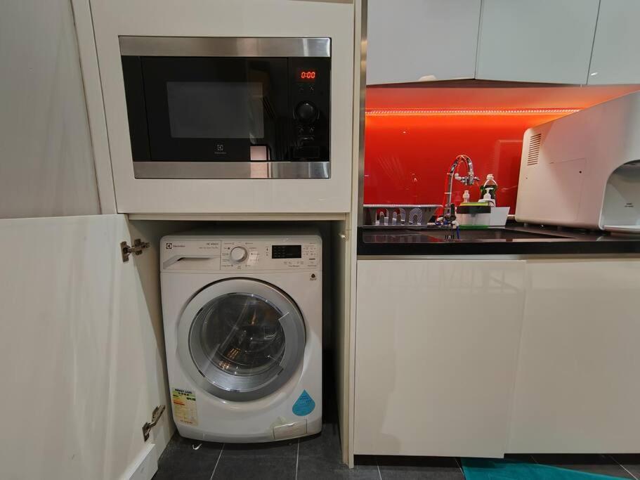 Pangsapuri Mont Kiara Cozy 2 #2bedroom With Balcony #arcoris Kuala Lumpur